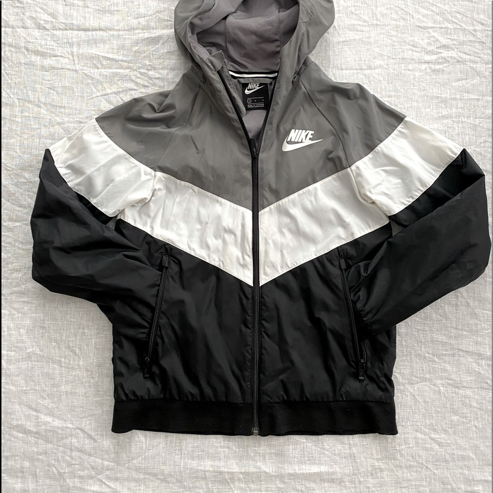 Nike Youth Large hooded windbreaker